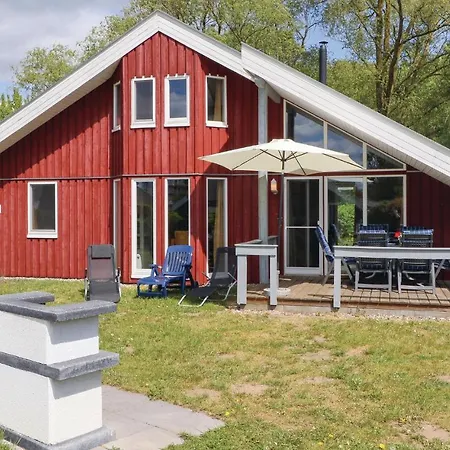 3 Bedroom Gorgeous In Dom wakacyjny Rechlin